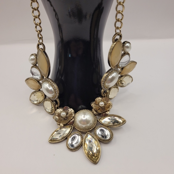 Lovely costume necklace - Picture 2 of 4